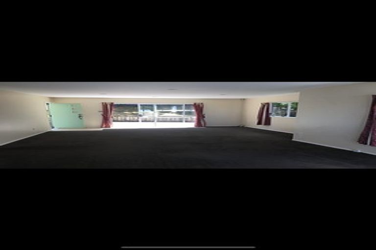 Photo of property in 1/4 Girrahween Drive, Totara Vale, Auckland, 0629