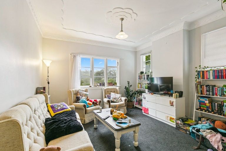 Photo of property in 79 Garden Road, Northland, Wellington, 6012