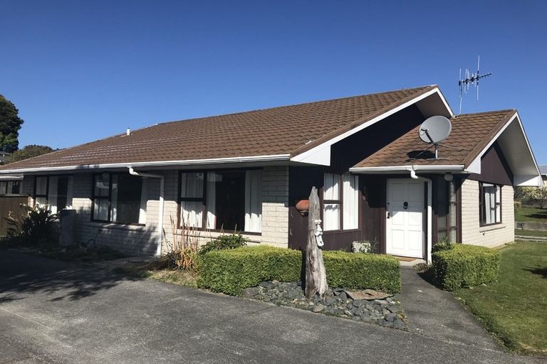 Photo of property in 2/8 Tamatea Road, Taupo, 3330