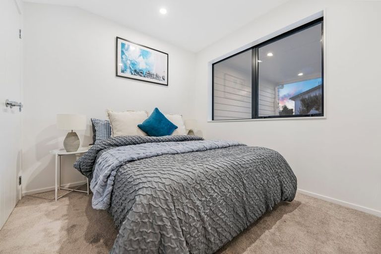 Photo of property in 3/14 Sabot Place, Massey, Auckland, 0614