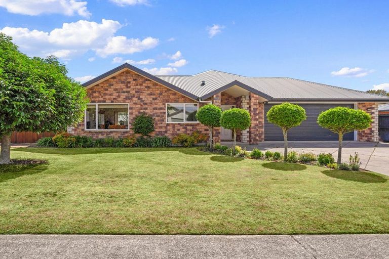 Photo of property in 18 Welsford Street, Woodend, 7610