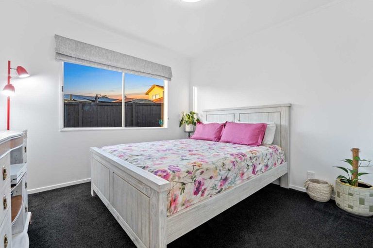 Photo of property in 5 Sispara Place, Beach Haven, Auckland, 0626