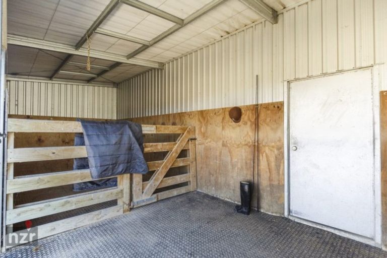 Photo of property in 75 Spur Road West, Colyton, Feilding, 4775