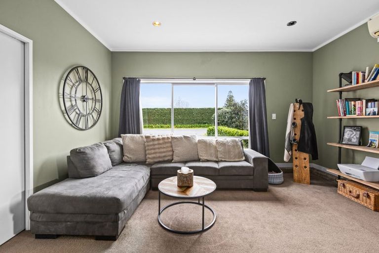 Photo of property in 37 Pitt Street, Clive, 4102