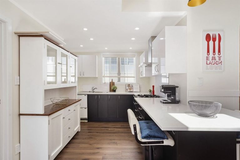 Photo of property in 1/62 Beresford Street, Bayswater, Auckland, 0622