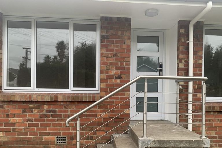 Photo of property in 2/300 Lake Road, Hauraki, Auckland, 0622