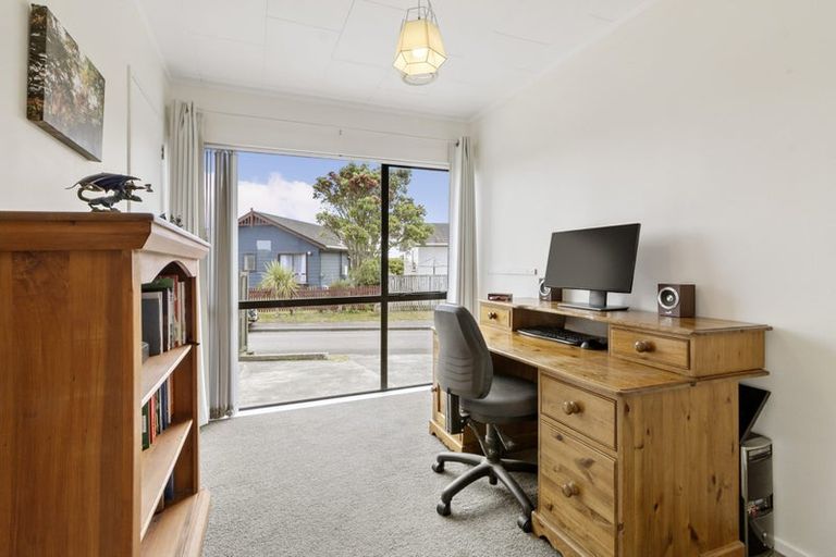 Photo of property in 12b Cathie Place, Karori, Wellington, 6012