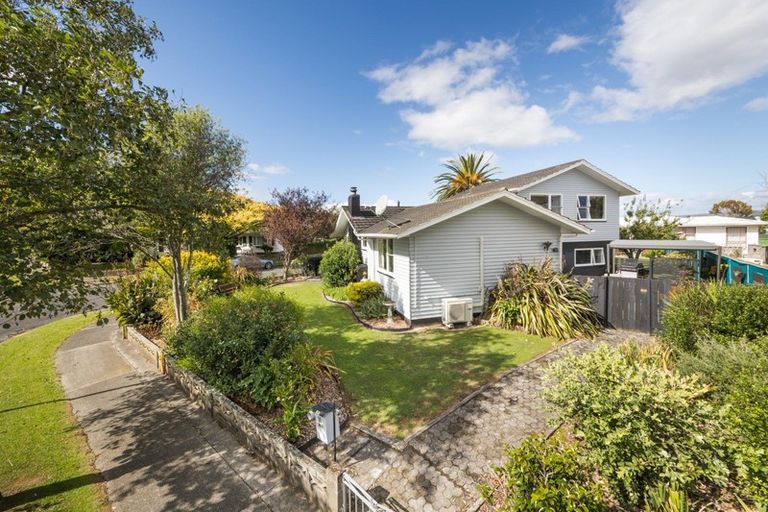 Photo of property in 11 Catlins Crescent, Milson, Palmerston North, 4414
