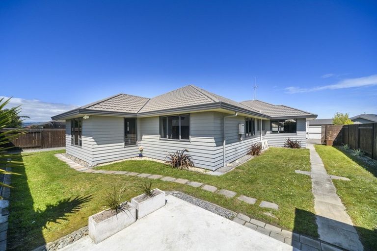 Photo of property in 76 Geneva Terrace, Kelvin Grove, Palmerston North, 4414