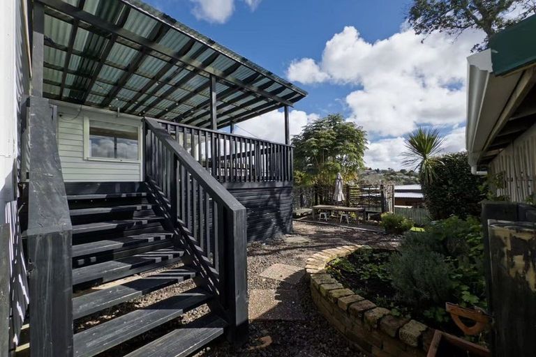 Photo of property in 189 Titirangi Road, Titirangi, Auckland, 0604