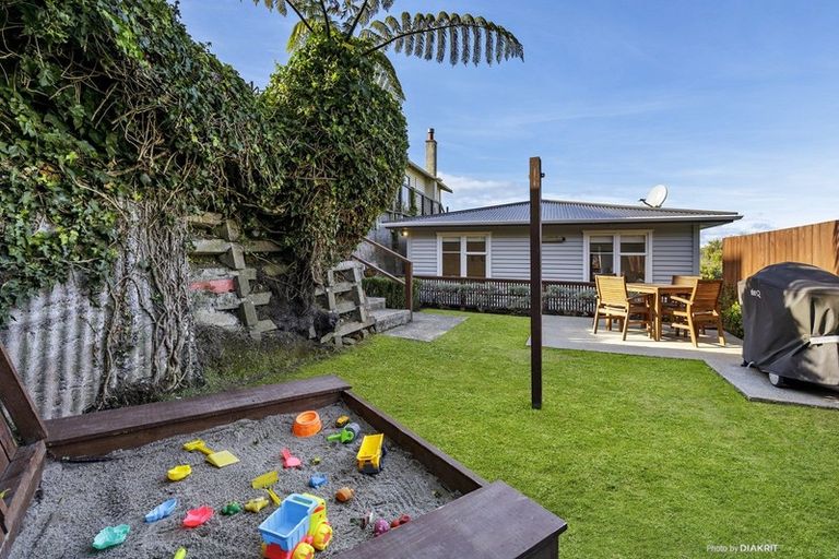 Photo of property in 76 Farnham Street, Mornington, Wellington, 6021