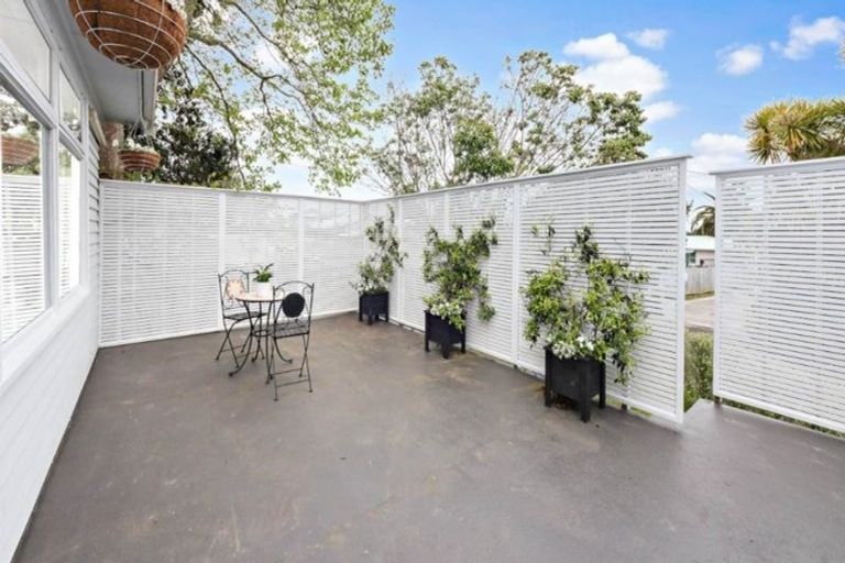 Photo of property in 1/14 Roberts Road, Te Atatu South, Auckland, 0610