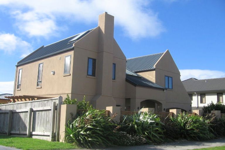 Photo of property in 9 Neston Grove, Churton Park, Wellington, 6037