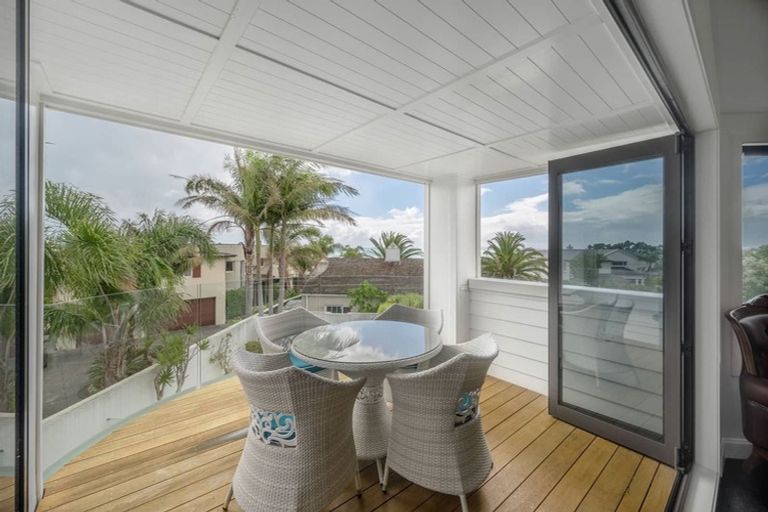 Photo of property in 235 Bleakhouse Road, Mellons Bay, Auckland, 2014