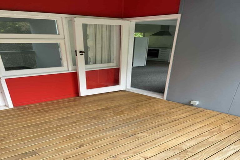 Photo of property in 4/8 Kaitawa Road, York Bay, Lower Hutt, 5013