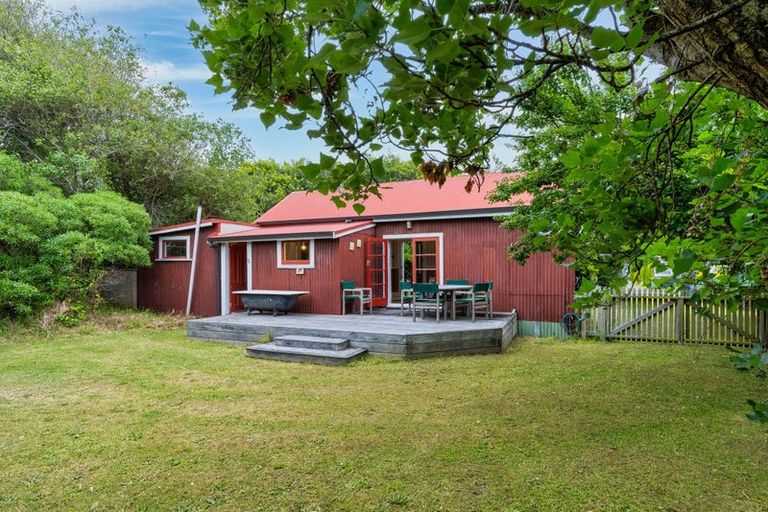 Photo of property in 21 Shortt Street, Foxton Beach, Foxton, 4815