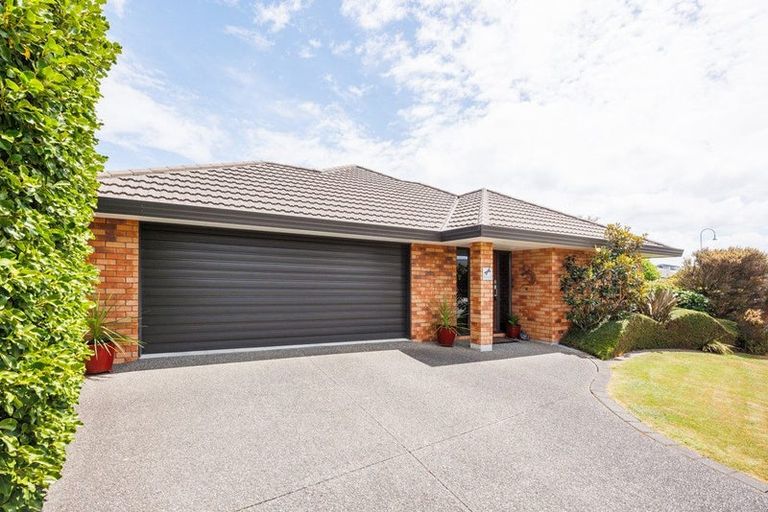 Photo of property in 36 Tennyson Avenue, Kelvin Grove, Palmerston North, 4414