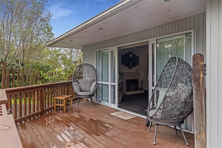 Photo of property in 1/23 Merton Avenue, Glenfield, Auckland, 0627