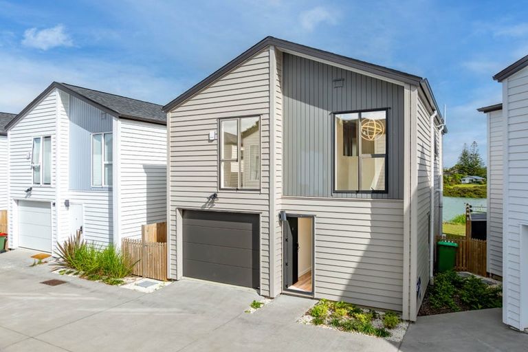 Photo of property in 9 Seaside Place, Pakuranga, Auckland, 2010