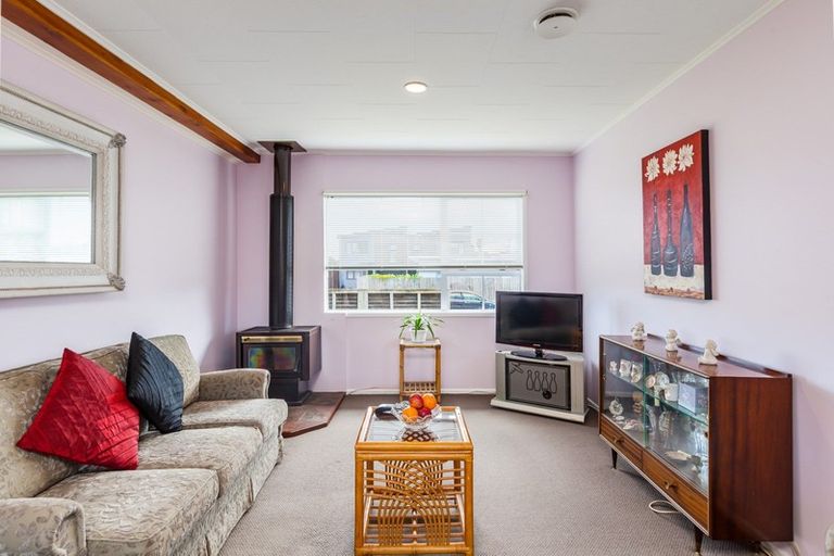 Photo of property in 56 Tiraumea Drive, Pakuranga, Auckland, 2010