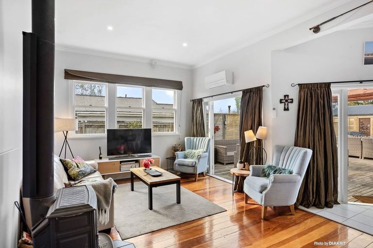 Photo of property in 25 Daniel Street, Martinborough, 5711