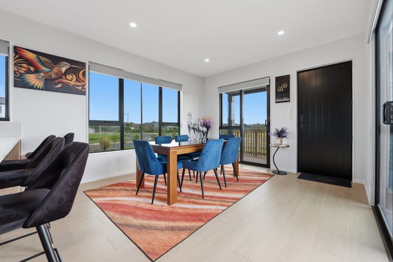Photo of property in 13 Ngakau Road, Karaka, 2113