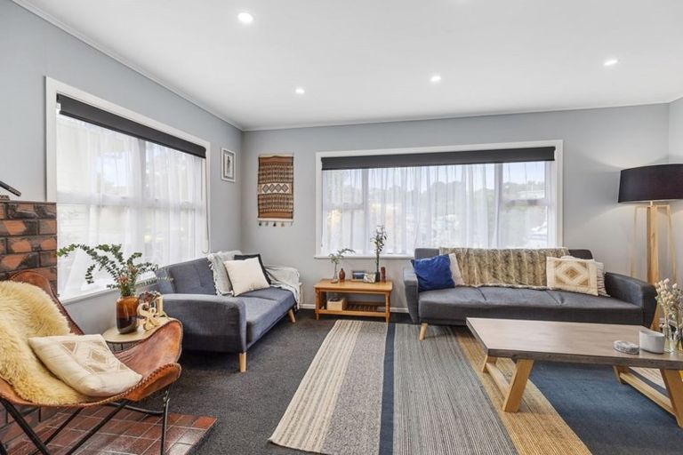 Photo of property in 22 Batchelor Street, Newlands, Wellington, 6037