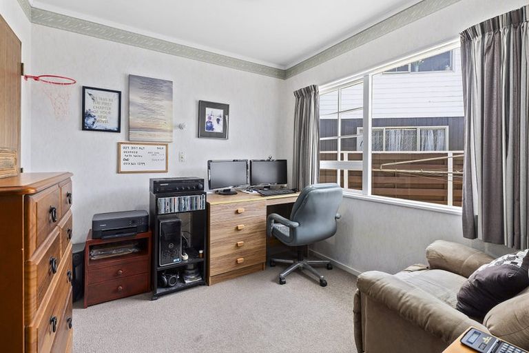 Photo of property in 6 Balliol Drive, Tawa, Wellington, 5028