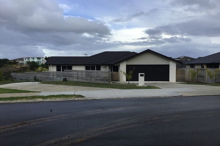 Photo of property in 22 Lakeside Terrace, Omokoroa, 3114