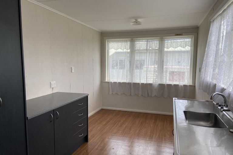 Photo of property in 2 Takahe Street, Frankton, Hamilton, 3204