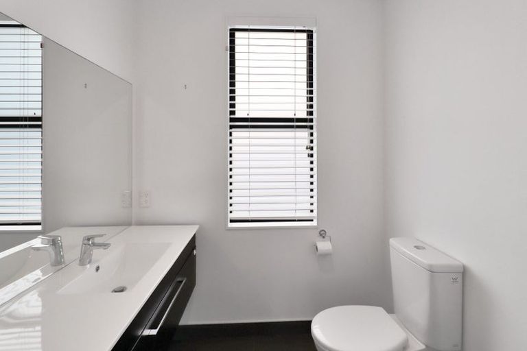 Photo of property in 2/20 Trent Street, Island Bay, Wellington, 6023