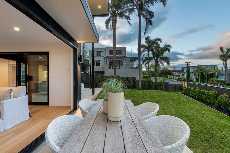 Photo of property in 18a Eastcliffe Road, Castor Bay, Auckland, 0620