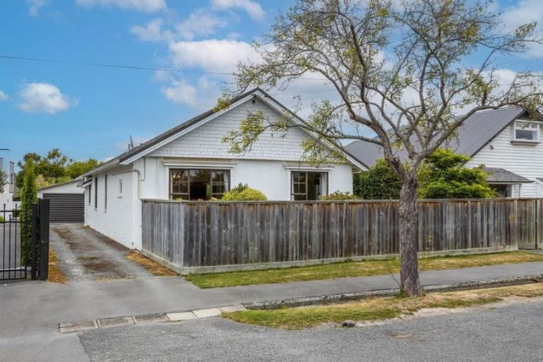 Photo of property in 113 Saint Andrews Square, Strowan, Christchurch, 8052