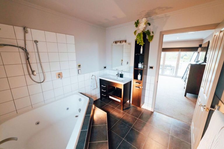 Photo of property in 12 Liberty Grove, Kelvin Grove, Palmerston North, 4414