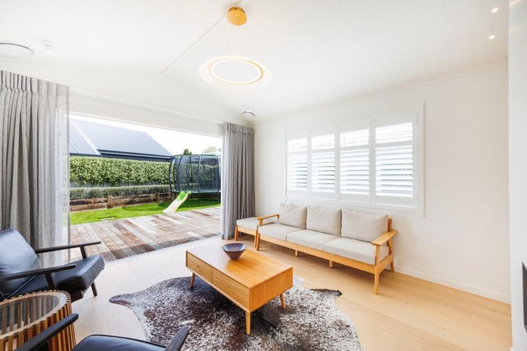 Photo of property in 48 Memorial Drive, Hokowhitu, Palmerston North, 4410