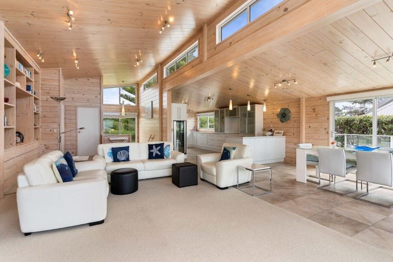 Photo of property in 28 Champion Place, Pauanui, Hikuai, 3579