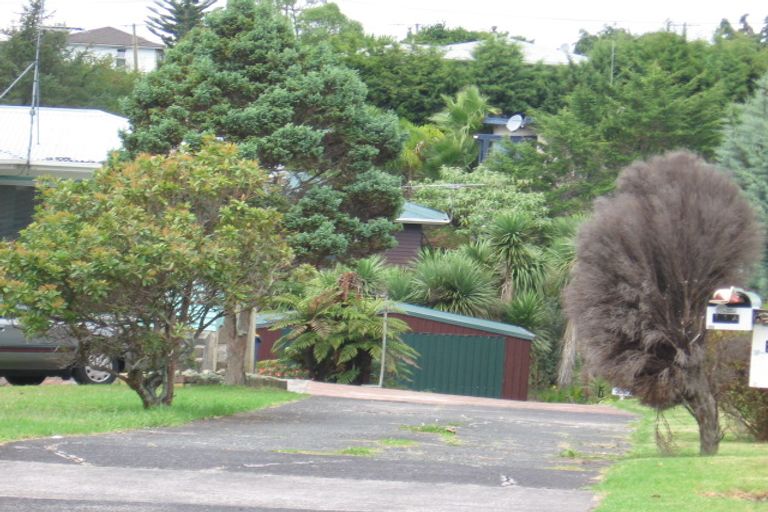 Photo of property in 11 Kelwyn Road, Kelston, Auckland, 0602