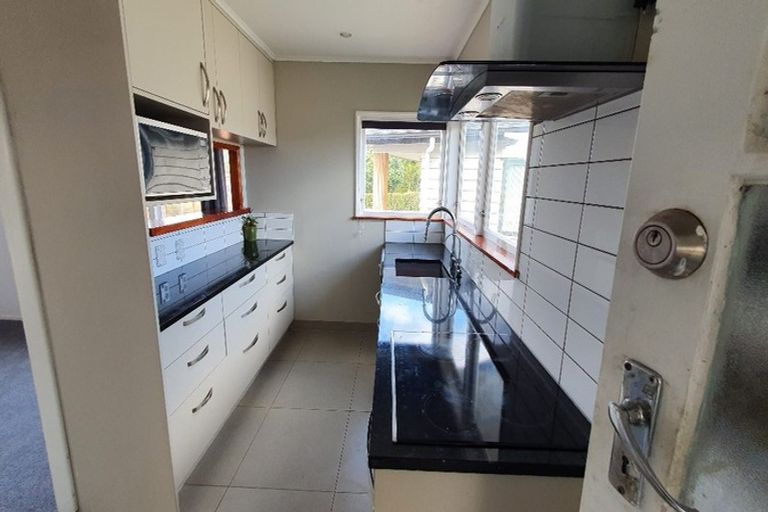 Photo of property in 1 Chippendale Crescent, Birkdale, Auckland, 0626