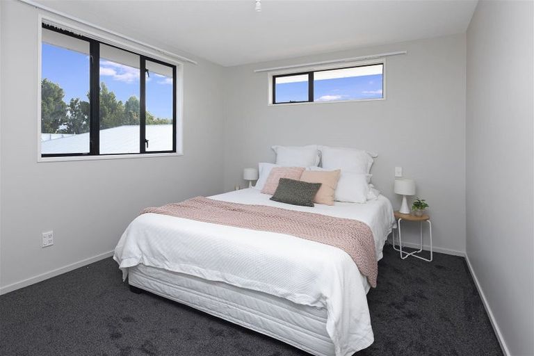 Photo of property in 122b Yaldhurst Road, Sockburn, Christchurch, 8042