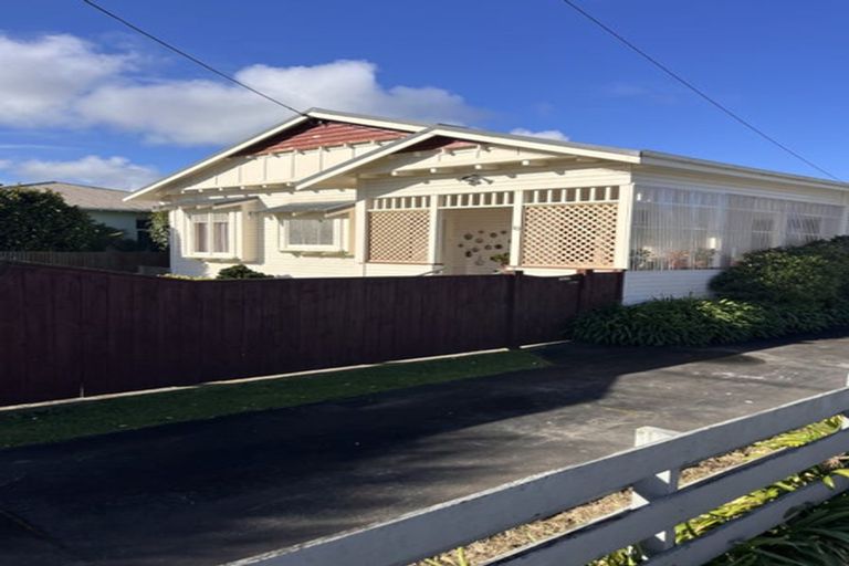 Photo of property in 10 Morrissey Street, Hawera, 4610