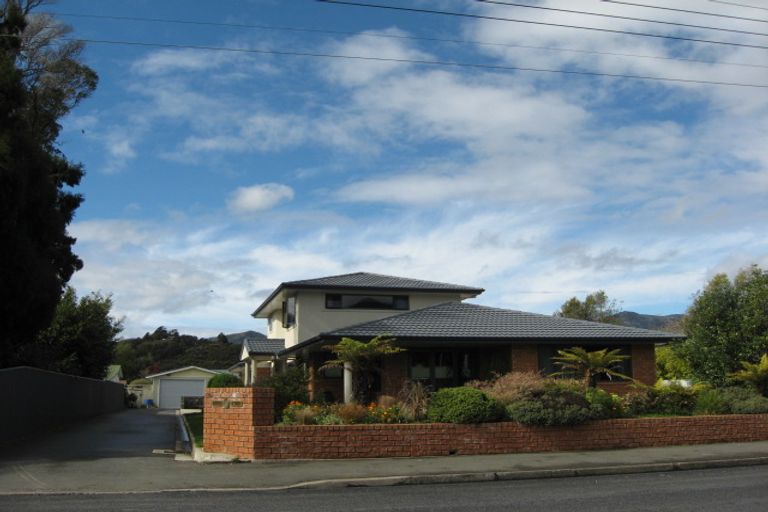 Photo of property in 174 Commercial Street, Takaka, 7110