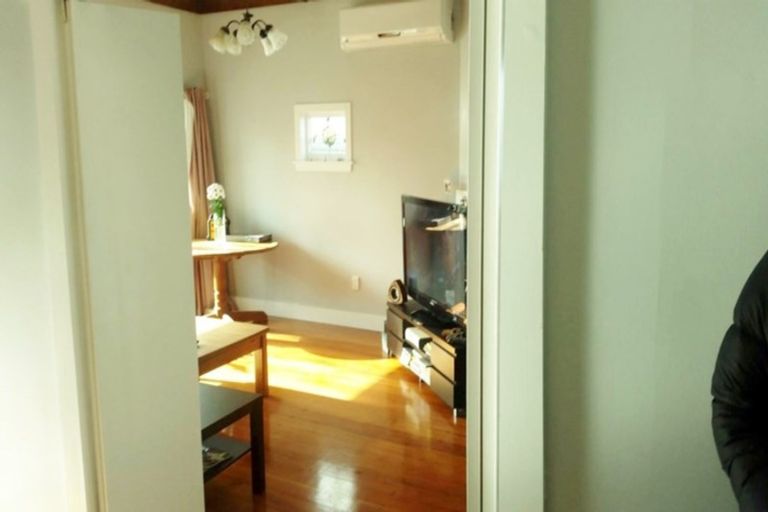 Photo of property in 4050 Great North Road, Glen Eden, Auckland, 0602