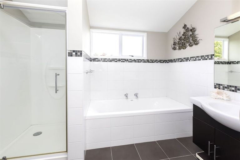 Photo of property in 3 Westburn Terrace, Burnside, Christchurch, 8041