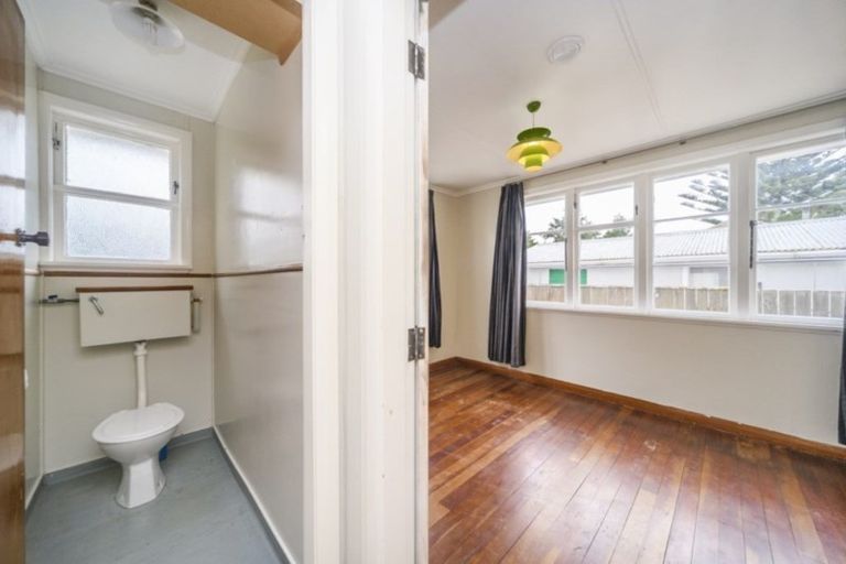 Photo of property in 2 Manchester Street, Takaro, Palmerston North, 4412
