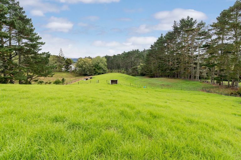 Photo of property in 182 Amreins Road, Taupaki, Henderson, 0782