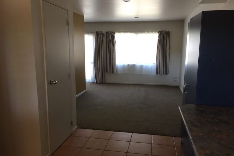 Photo of property in 1/13 John Jennings Drive, Oteha, Auckland, 0632