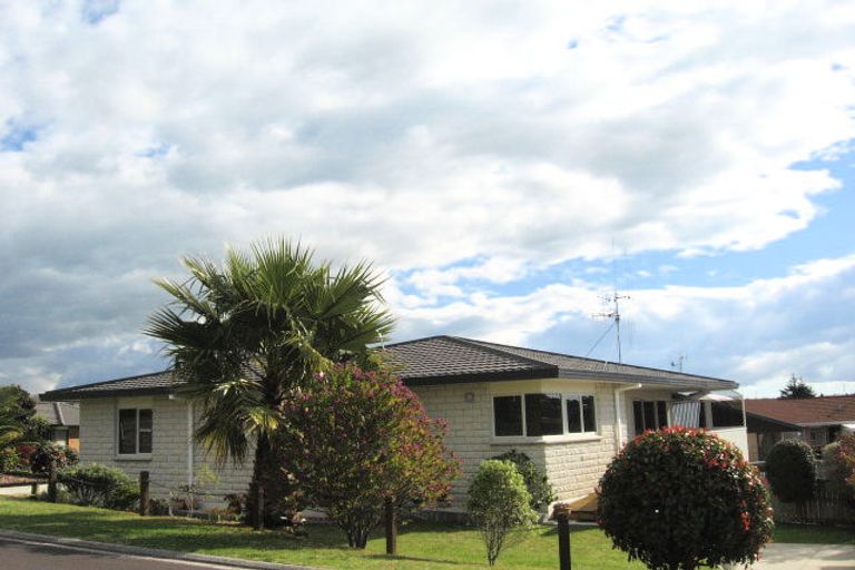 Photo of property in 27 Meadowviews Drive, Welcome Bay, Tauranga, 3112