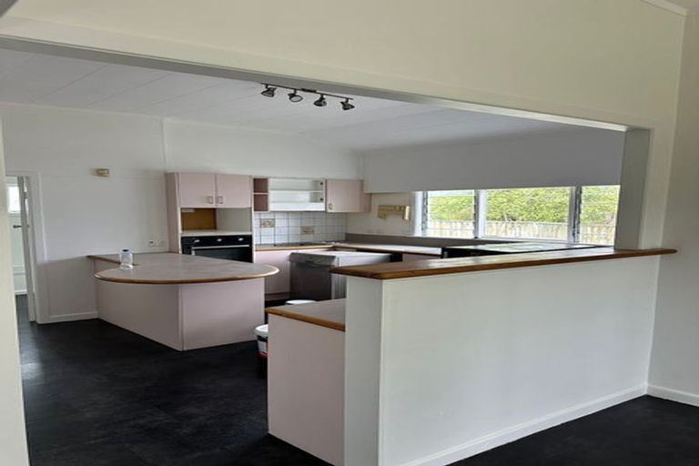 Photo of property in 41 Woodglen Road, Glen Eden, Auckland, 0602