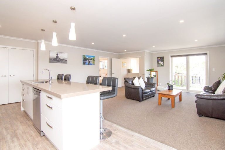 Photo of property in 9 Ruapehu Drive, Fitzherbert, Palmerston North, 4410