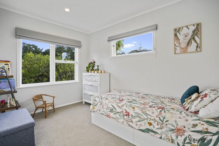 Photo of property in 14 Willowbrook Place, Titirangi, Auckland, 0604